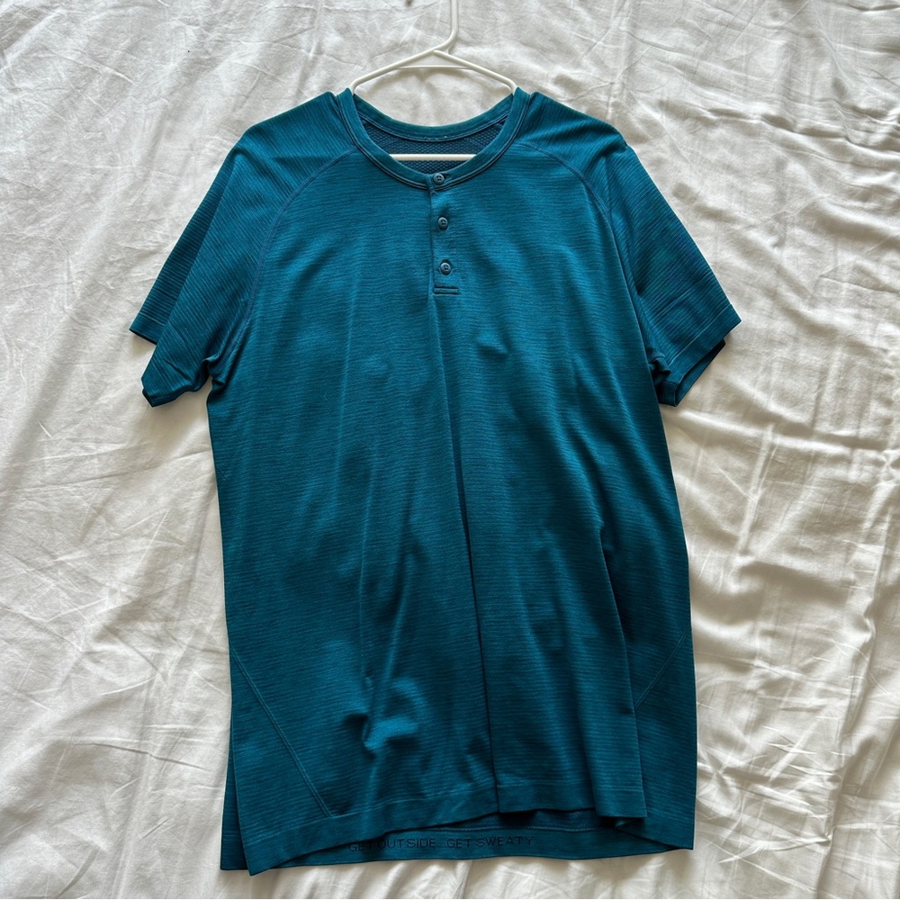 Metal vent Henley EUC